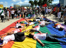 Rádio: o fim da greve na Volks e a urgência na criação de leis contra a homofobia