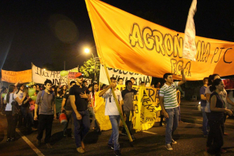 Estudantes da UNA protestam contra corrupção e desvio de recursos