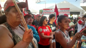 Com forte participação das mulheres, Aracaju teve caminhada. Foto de CUT-SE