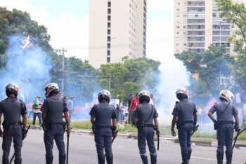 PM joga bombas e protege fascistas