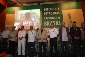 Lideranças cantam o Hino Nacional