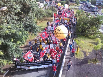 Interrupção no trânsito da rodovia Castelo Branco, nas proximidades da capital paulista
