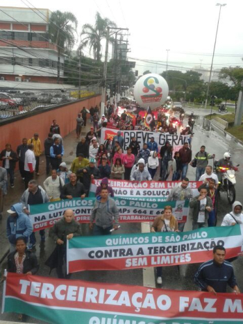 Manifestação perto da Avon. Foto Alex Capuano