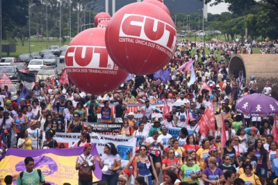 Manifestantes rumo ao Congresso Nacional. Foto de Lidyane Ponciano