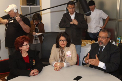 Graça, deputada Beth Sahão (PT) e Paim durante coletiva