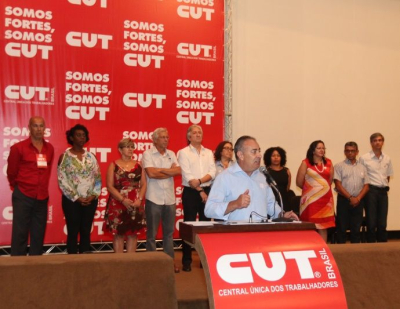 Secretário-Geral da CUT e coodenador do Congresso, Sérgio Nobre (com parte da direção ao fundo) destacou que processo de construção do encontro terá maior envolvimento das bases (Fotos: Roberto Parizotti)