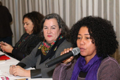 Carmen (à frente) ressaltou que paridade na CUT depende de articulação de mulheres para colocá-la em prática (Foto: Roberto Parizotti)