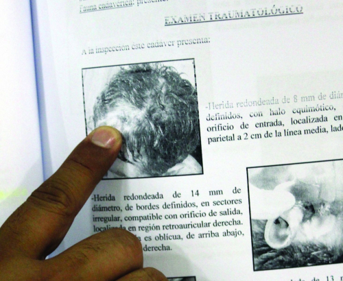 Nos autos do processo, cuja balística foi concluída por um ginecologista, os tiros certeiros no alto do crânio foram desconsiderados