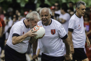 Lula se prepara para cobrança do pênalti (foto: Ricardo Stuckert)