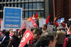Centenas de manifestantes protestaram em frente Ã  sede do BC na avenida Paulista