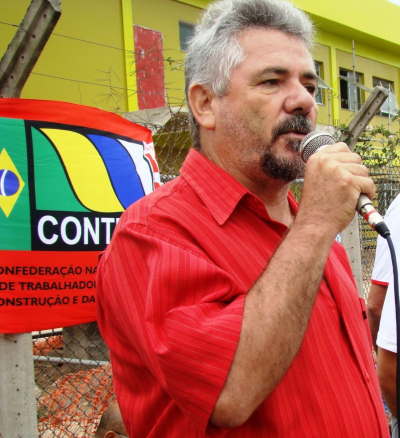 Carioca, presidente do Sintraconst, durante assembleia na Usina da Vale