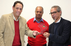 Artur, Adi Lima (presidente da CUT-SP) e Vasconcelos durante cerimÃ´nia de filiaÃ§Ã£o