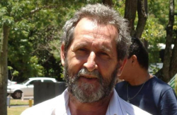 EgÃ­dio Brunetto em protesto contra o massacre dos indÃ­genas no Mato Grosso do Sul.