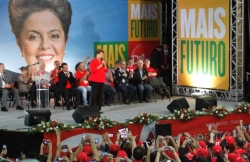 Dilma discursa em ato para mais de 600 cutistas