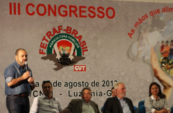 Vegner Freitas discursa na abertura do II Congresso da Fetraf, na presenÃ§a de ministros e representantes do BB, CEF e Embrapa