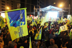 PopulaÃ§Ã£o festeja nas ruas de Quito a vitÃ³ria de Rafael Correa e da Alianza PaÃ­s