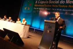 HÃ©lgio Trindade, reitor da Unila, coordenou a mesa de abertura