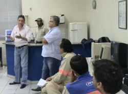 Artur (esq.) e Jesus, em reuniÃ£o na CPFL Bauru