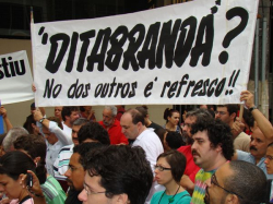Panfleto dos Frais na berlinda