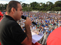 Vagner Freitas comanda a assembleia da manhÃ£