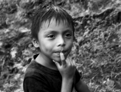 Menino sem escola: realidade que assombra boa parte dos estudantes guatemaltecos