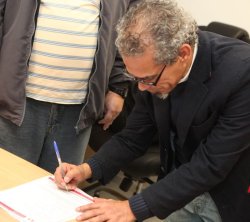 Vasconcelos, presidente do Sindicato dos GrÃ¡ficos de SÃ£o Paulo, assina a filiaÃ§Ã£o