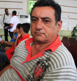 ...e AntÃ´nio de Carvalho Leal: sem dinheiro para enviar Ã  famÃ­lia e para comprar medicamentos