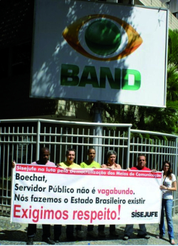 Servidores protestaram contra termos pejorativos utilizados pelo jornalista Ricardo Boechat