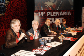 Antonio Lisboa, JoÃ£o FelÃ­cio, Vagner Freitas, embaixador Samuel Pinheiro GuimarÃ£es e Maria Faria: pelo fim dos bombardeios