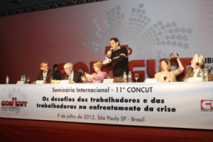Artur na mesa "Liberdade e Autonomia fortalecendo a organizaÃ§Ã£o sindical"
