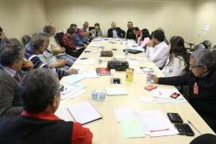Integrantes do Grupo dos Trabalhadores oganizam construÃ§Ã£o do relatÃ³rio final