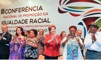 Maria Julia, da CUT, Ã  esquerda da presidenta Dilma