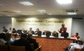 Solaney (de pé) destaca importância da Política Nacional de Participação Social