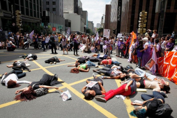 EncenaÃ§Ã£o chamou atenÃ§Ã£o sobre assassinato de mulheres. Segundo o Ipea, entre 2001 e 2011, 50 mil mulheres foram assassinadas no Brasil (Foto: Dino Santos)