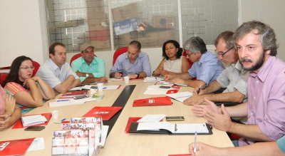 Arilson Pavareto (ao centro, de lilÃ¡s) apontou caminhos para renovar a agenda de lutas do movimento sindical no campo (Foto: Roberto Parizotti)
