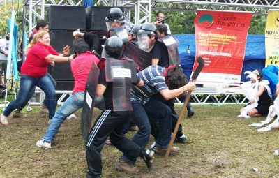 MST fez uma mÃ­stica que representava a violÃªncia da polÃ­cia contra o MST