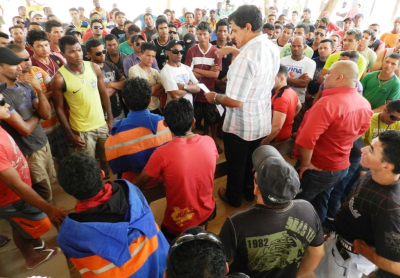 Claudio Gomes comanda assembleia que apresentou acordo aos trabalhadores da Jaru