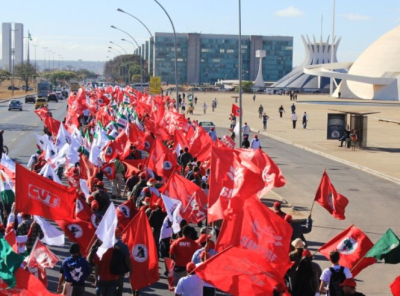 Movimentos sociais ocuparam BrasÃ­lia para cobrar do Executivo e do Legislativo avanÃ§os na reforma agrÃ¡ria