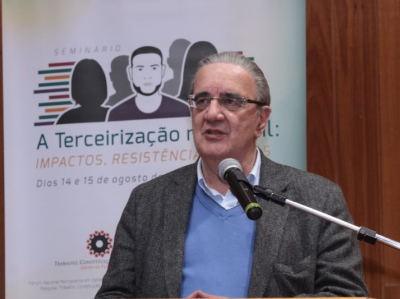 Para Belluzzo, trabalhadores continuando pagando a conta pela fome insaciÃ¡vel do capitalismo