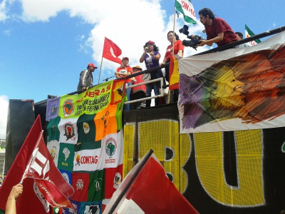 Carmen Foro e Rosane Bertoti (ao lado da cÃªmera) durante encerramento do ato