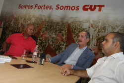 Aldo entre Vagner e Adi, durante entrevista na sede da CUT