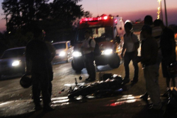 Trabalhador da JBS Friboi cai da moto em acidente ao anoitecer em Campo Grande: vÃ­timas se multiplicam