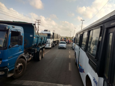BR no Maranhão parada