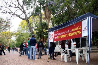 O SindBancários disponibilizou uma tenda para facilitar a participação dos trabalhadores e trabalhadoras do ramo financeiro.