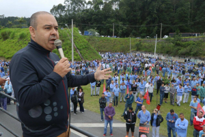 Vagner Freitas no ato dos metalúrgicos nesta quarta (13)