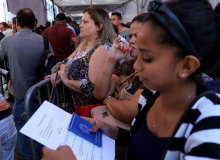 Desemprego cai para 11,6%, mas empregos são precários e salários são baixos