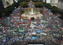 Argentinos entram em greve contra reformas de Macri