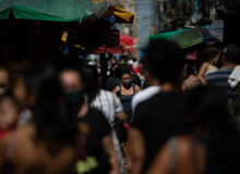 Brasil volta a registrar mais de 900 mortes por Covid-19 em 24h
