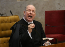 STF se acovarda e mantém prisão política de Lula