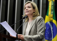 Gleisi: governo está constrangido e podemos derrotar reforma